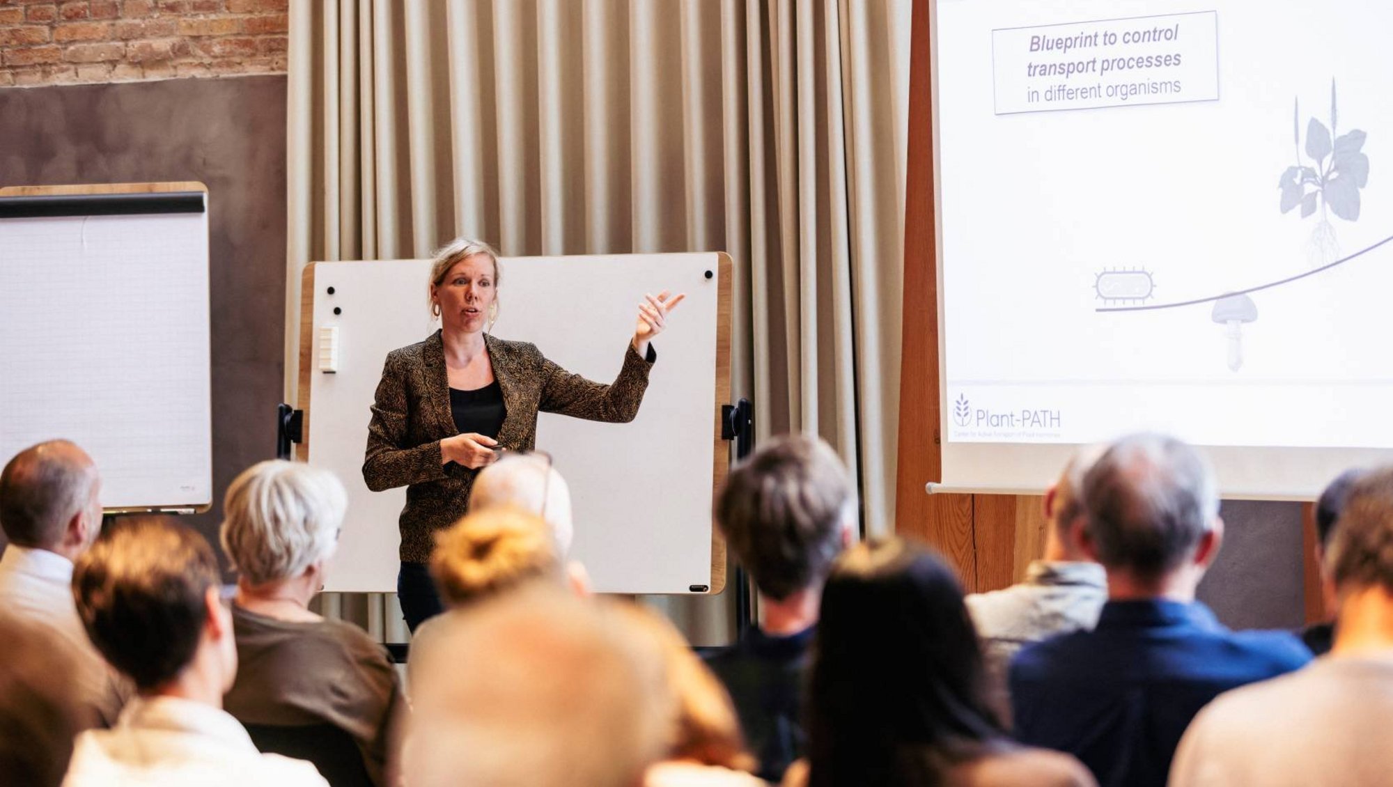 Chloé Martens presenting at Plant Path kickoff
